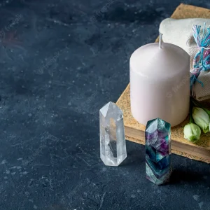 composicion-magica-vela-rosa-cristales-bolsa-pagana-flores-rituales-esotericos-paganos-brujeria-wicca-o-practica-espiritual-curacion-ritual-amor_117645-2909